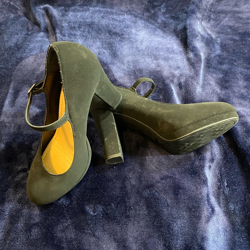 11M Black Babydoll Heels